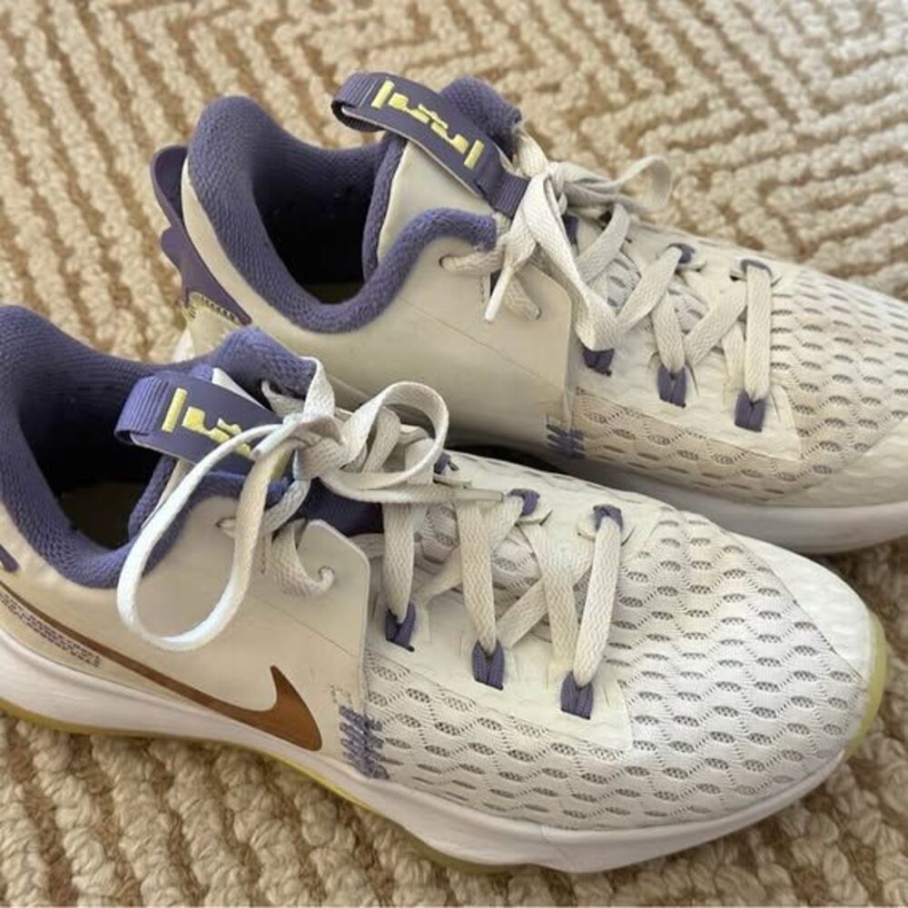 Nike LeBron witness 5 - men’s 7/women’ 9